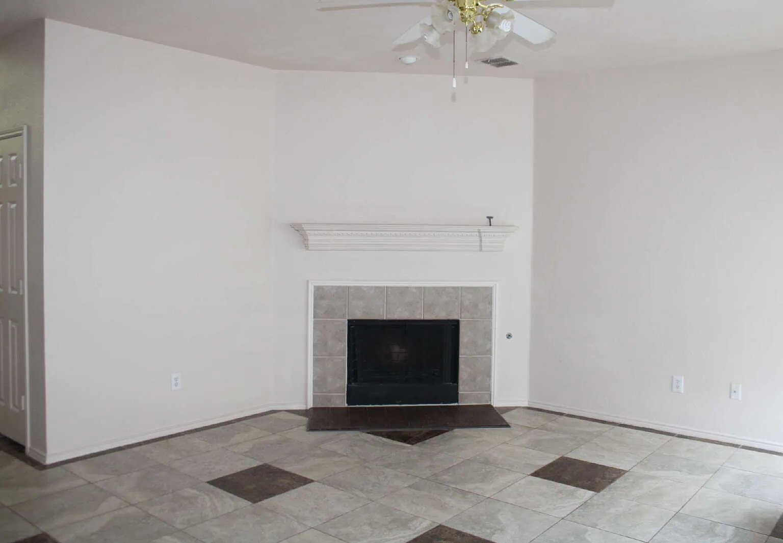 4 bed, 3.0 bath, 2640 sqft, $2,795 — Photo 4