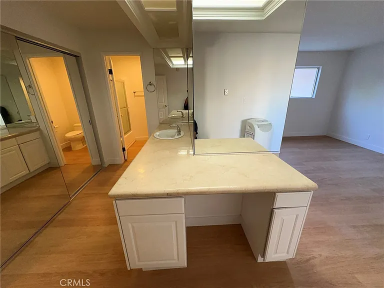 2235 W 25th St #112 — Photo 7