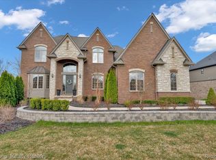 2804 Invitational Dr, Oakland, MI 48363