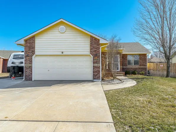 1302 S Timberidge Cir, Wichita, KS 67230