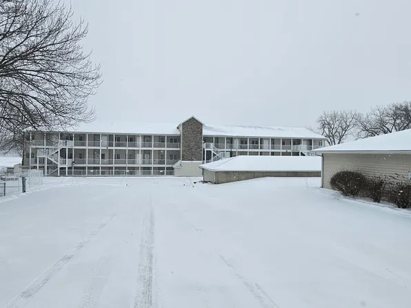 14 Iowa St #B1, Arnolds Park, IA 51331