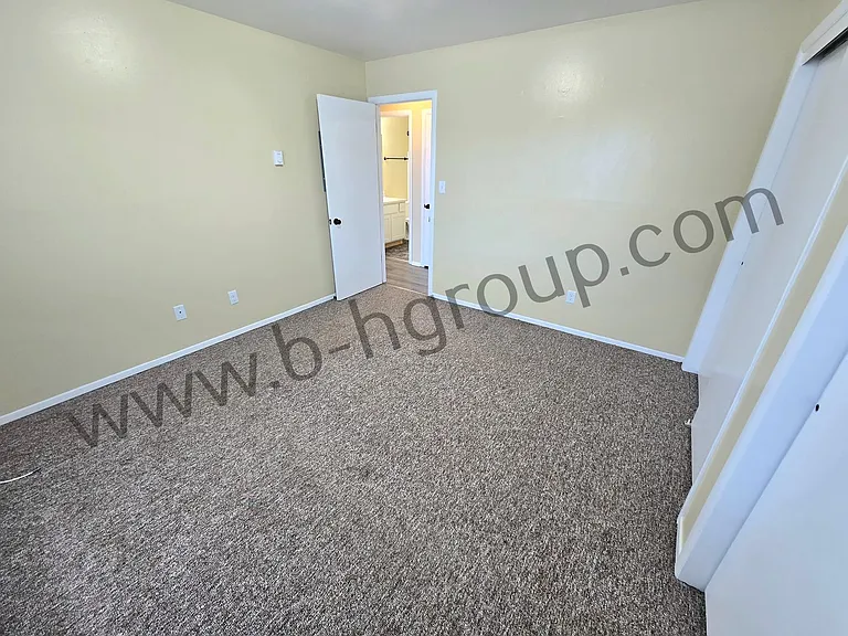 8515 32nd Ave — Photo 17