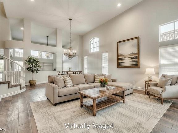 4th image of 2412 La Sierra St
