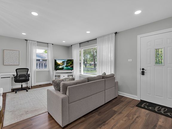 3rd image of 3712 Wren Ln