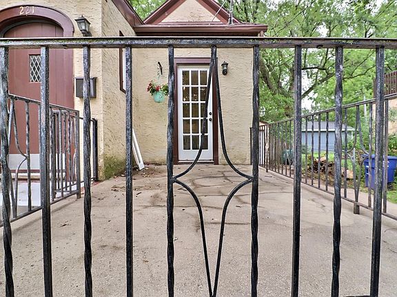 3rd image of 221 Gray St