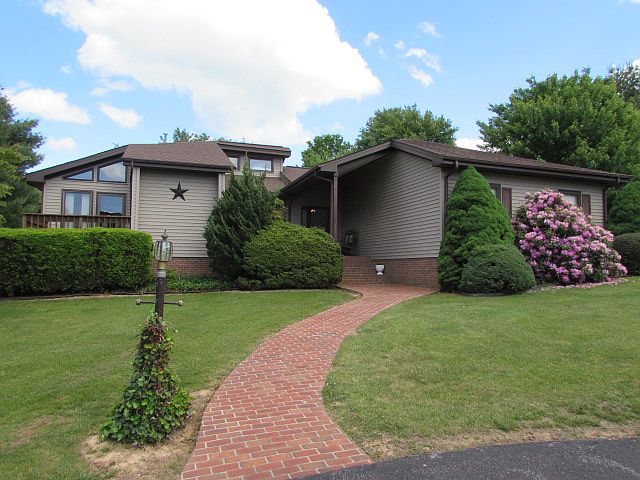 1st image of 252 Brooke Elyse Ln