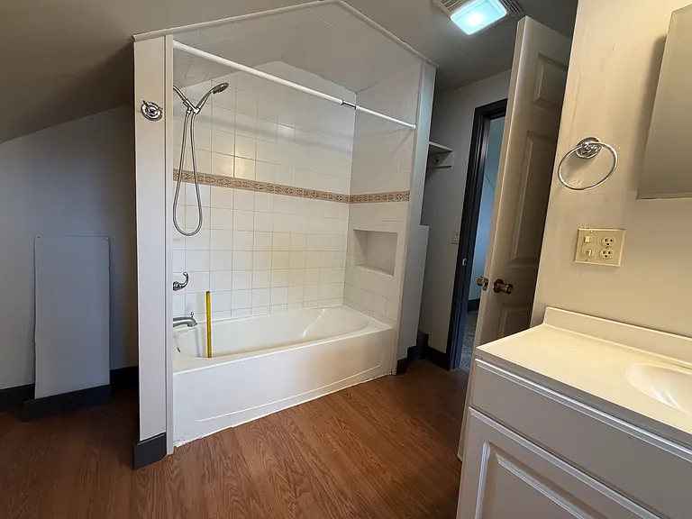 102 W Jefferson St — Photo 3