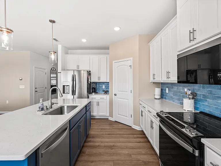 213 Providence Creek Dr — Photo 14