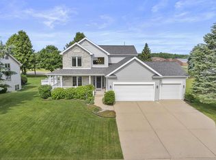 859 Foxrun Ct, Oregon, WI 53575