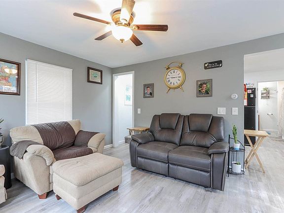 5th image of 2751 Lake Ave