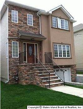 1st image of 826 Clawson St