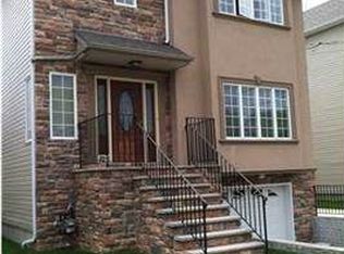 826 Clawson St, Staten Island, NY 10306