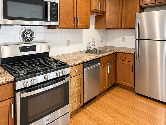 3rd image of 60 Rutland St APT 4