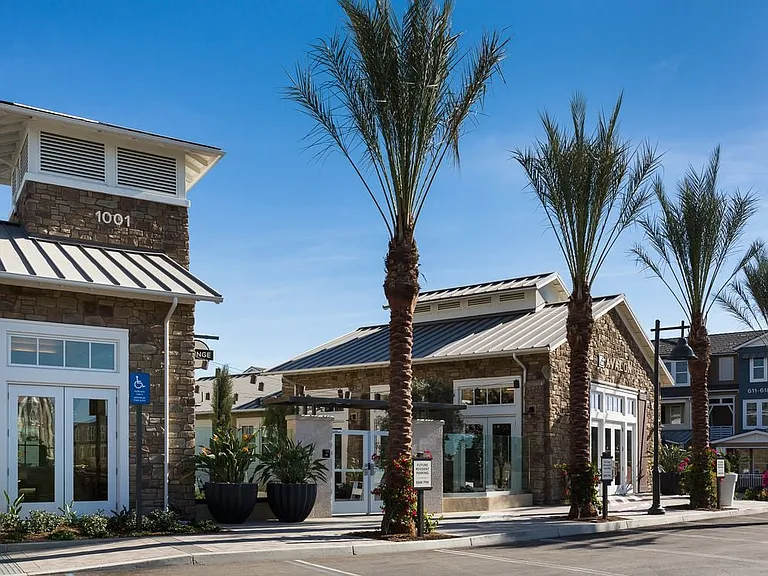 Exterior Leasing Center