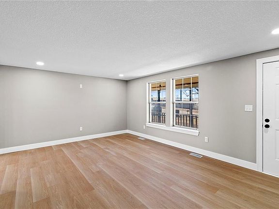 5th image of 700 Harr Grove Rd