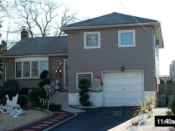 13 Brafmans Rd, Inwood, NY 11096