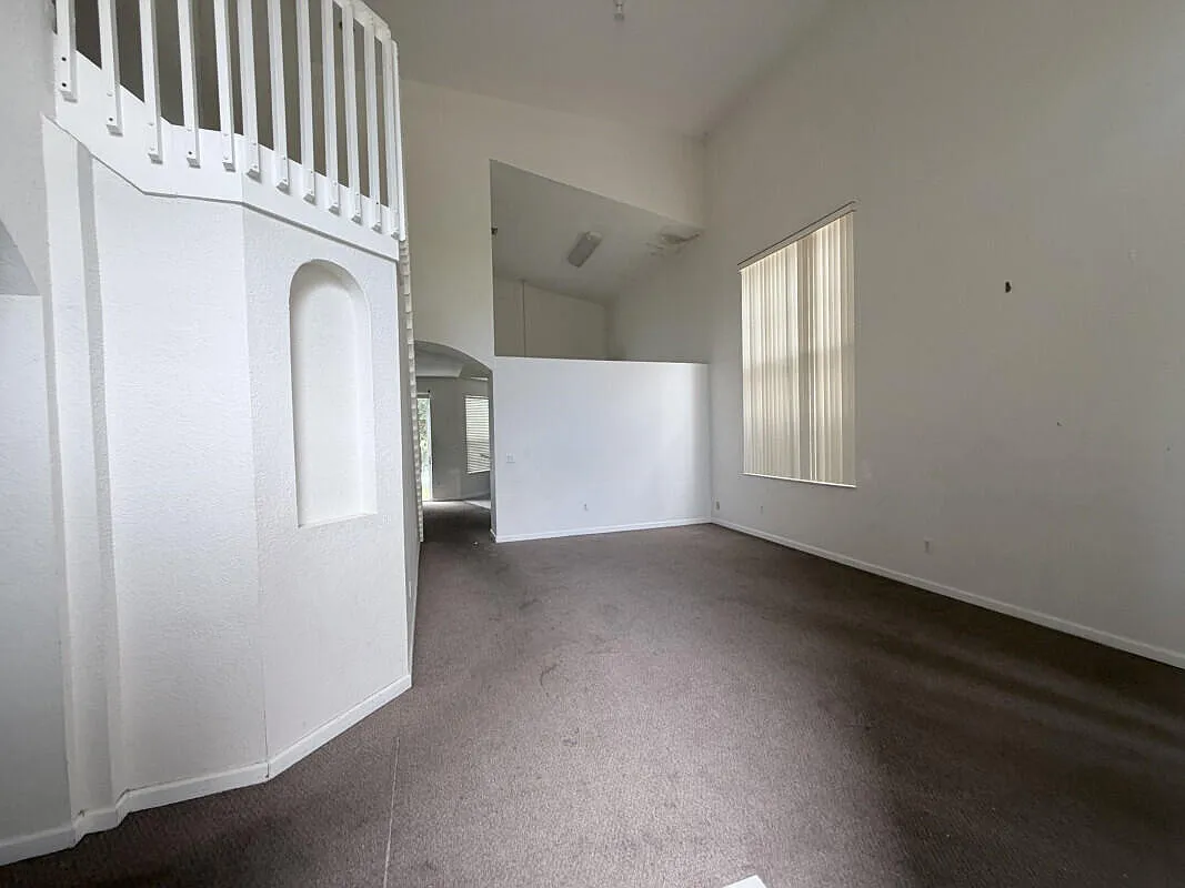 4 bed, 2.0 bath, 2094 sqft, $3,200 — Photo 2