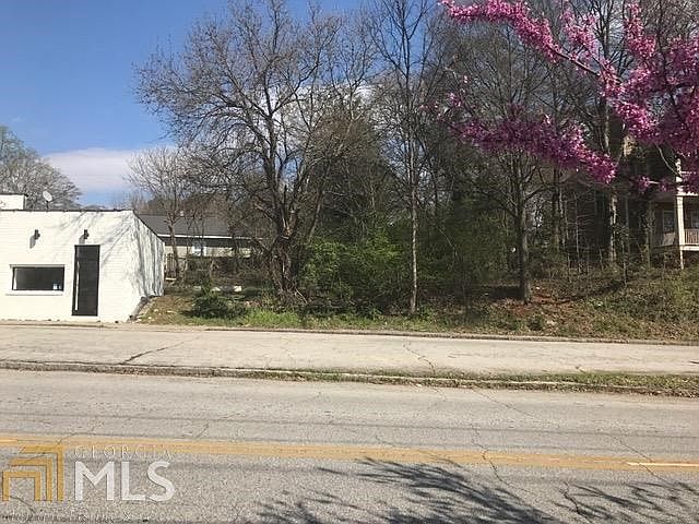 2nd image of 145 Woodbine Cir