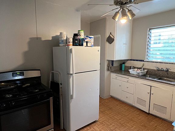 5th image of 1366 Kelton Ave
