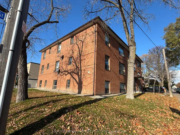 268 Birmingham St #4, Toronto, ON M8V 2E4