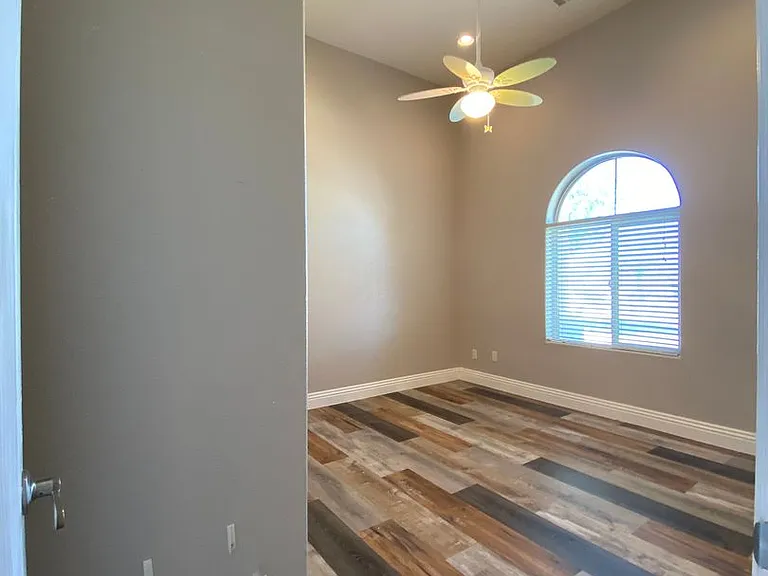 3611 Oakleaf Ave — Photo 56
