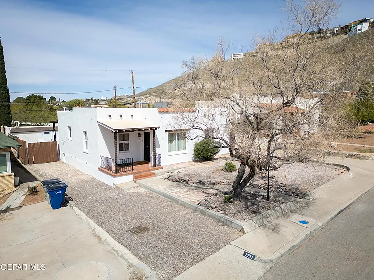 1211 Mesita Dr — Photo 5