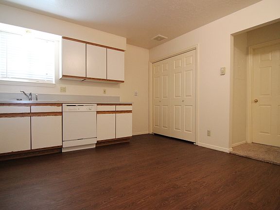 3rd image of 2093 Meppen Dr