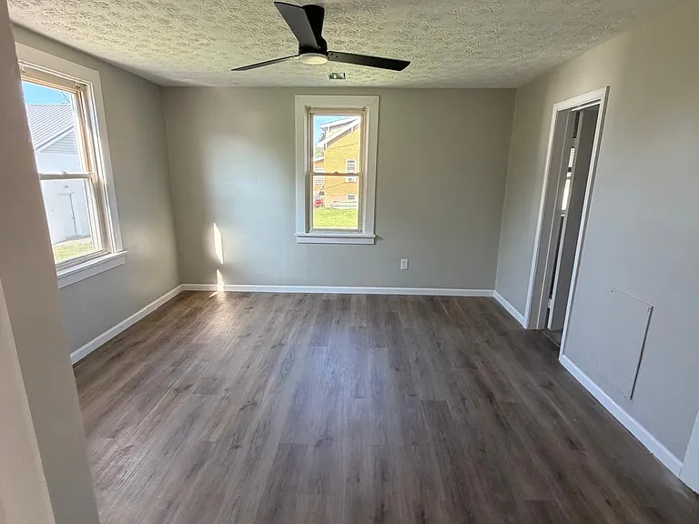 215 Latimer Ave — Photo 4
