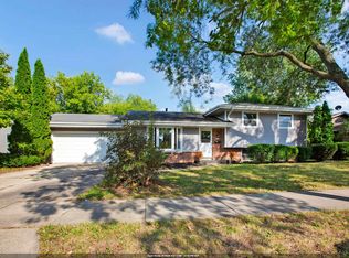 1030 Devonshire Dr, Oshkosh, WI 54902