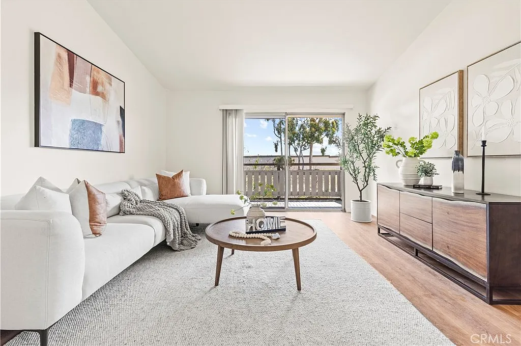 2 bed, 969 sqft, $2,850 — Photo 1