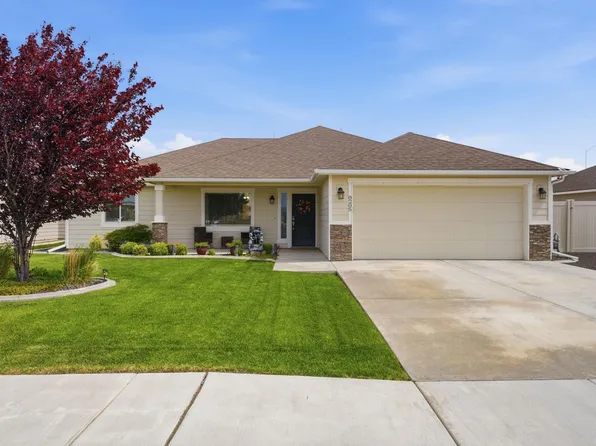 8205 Coldwater Dr, Pasco, WA 99301