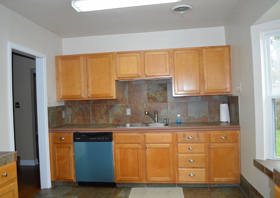 2nd image of 270 East Ave