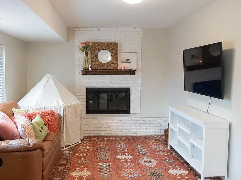 1110 Phelps Cir — Photo 4