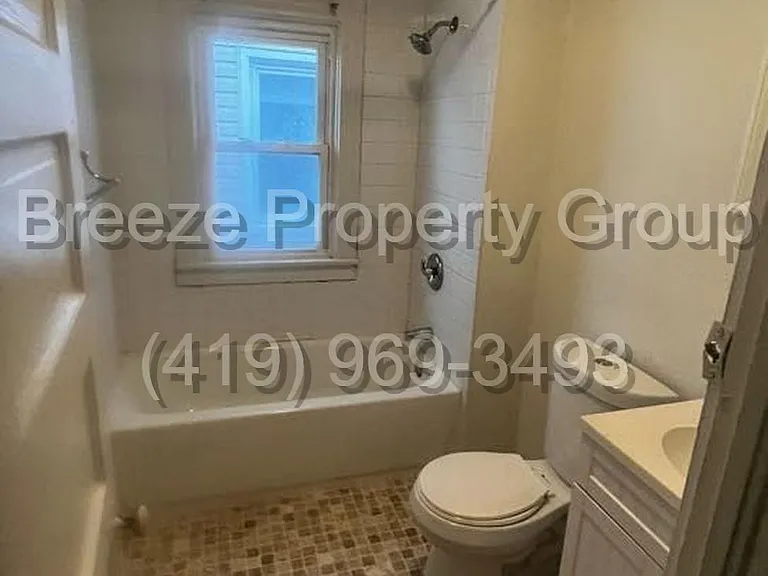 422 Dexter St — Photo 6