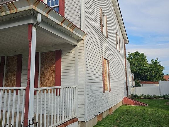 3rd image of 103 Cedar St