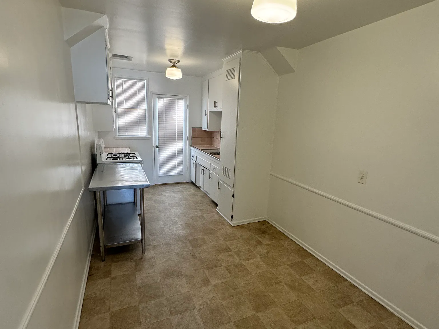 1228 N Berendo St — Photo 3