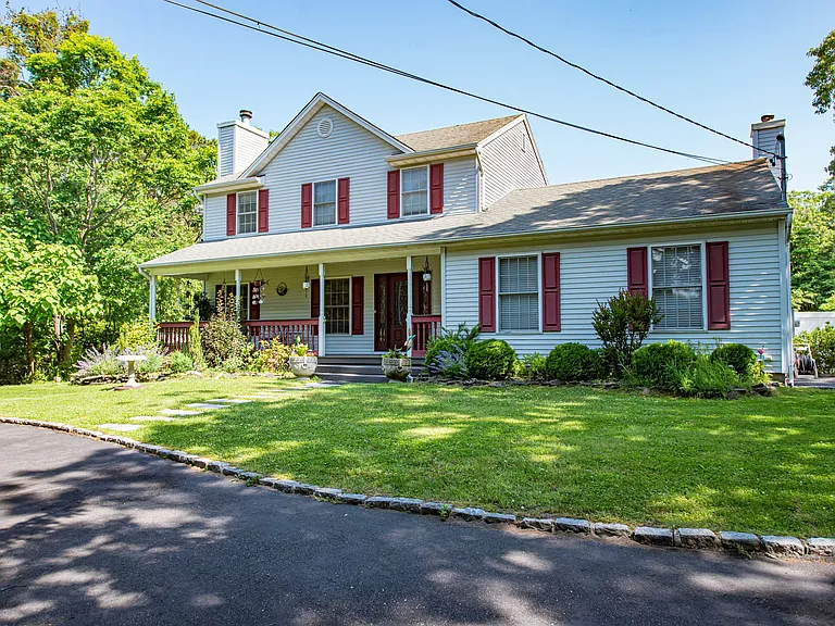 63 E Tiana Rd — Photo 2