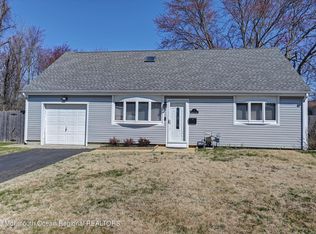 1 Hemingway Dr, Hazlet, NJ 07730