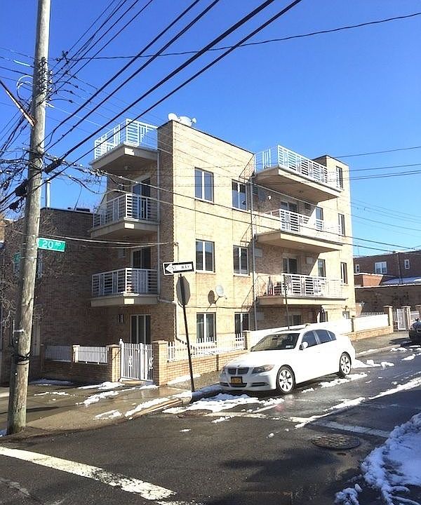 1st image of 2047 42nd St APT 3