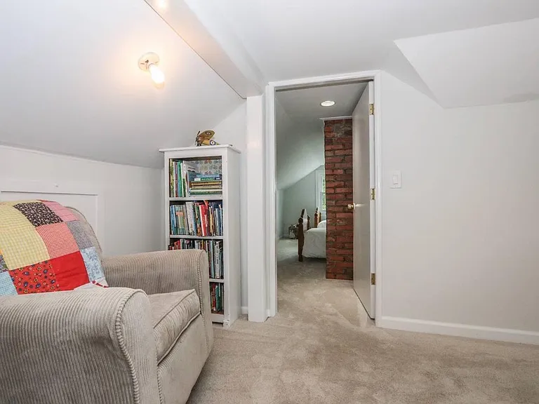 3868 Belmont St — Photo 11