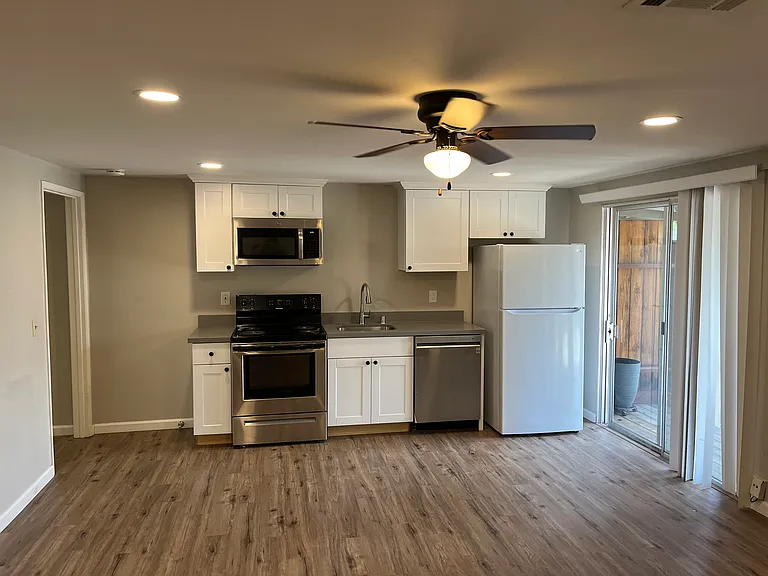1380 Kawana Ter — Photo 3