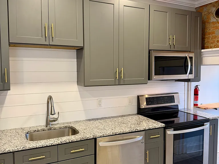 549 E Marion St — Photo 8