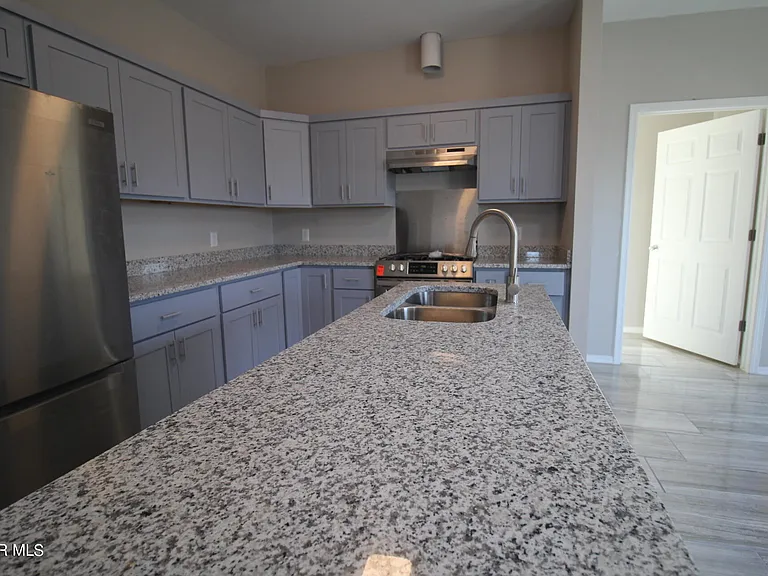 517 Val Verde St #B — Photo 13