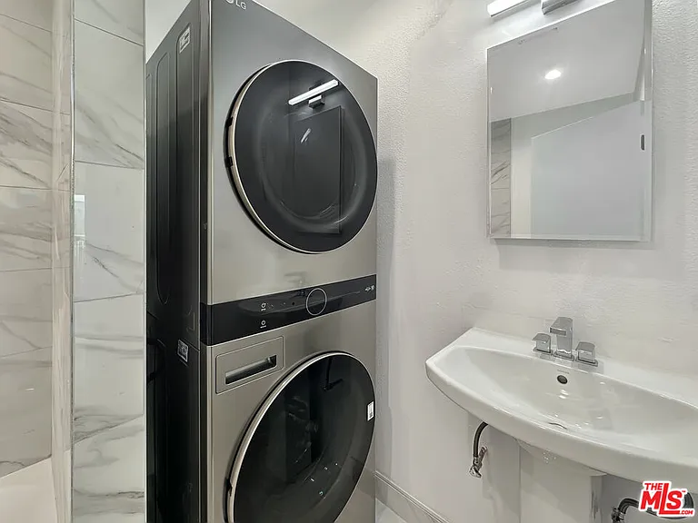220 E Hyde Park Blvd #4 — Photo 7