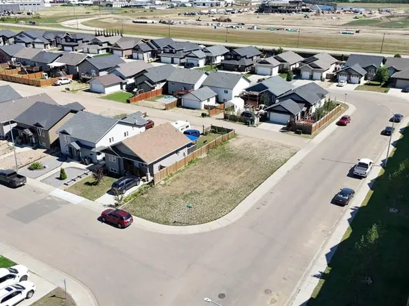 3701 41a Ave, Lloydminster, SK S9V 2J3