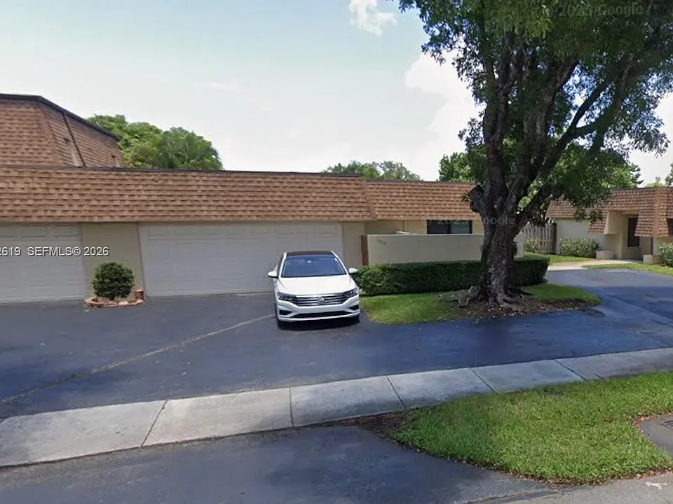 19229 E Lake Dr