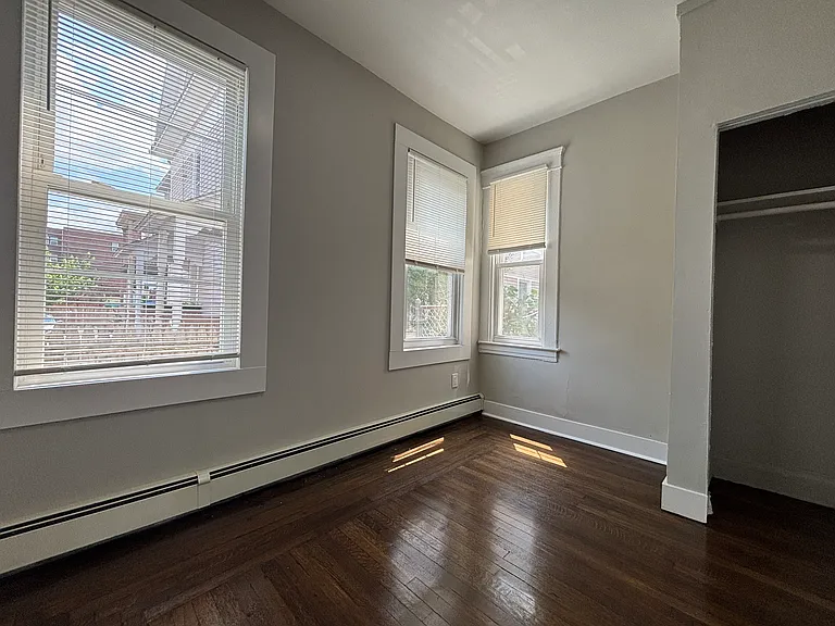 1561 Chapel St #5 — Photo 6