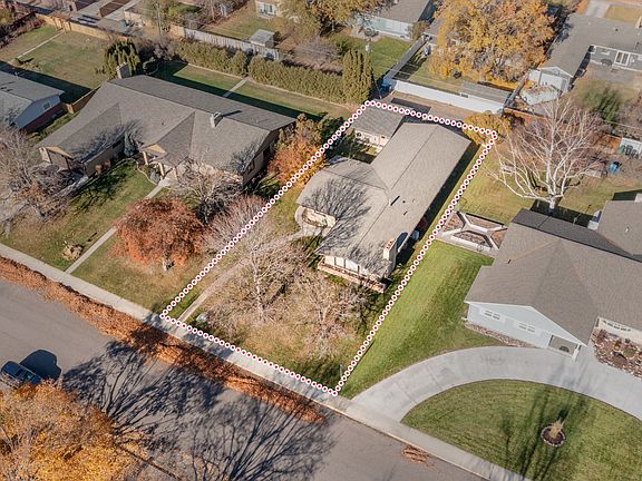 5th image of 644 Beverly Ave