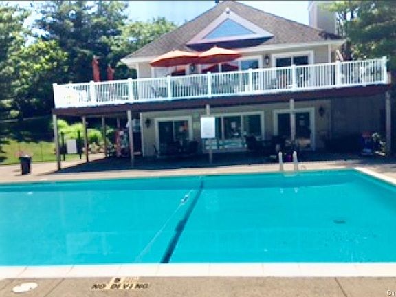 3rd image of 14 Tall Tulip Ln