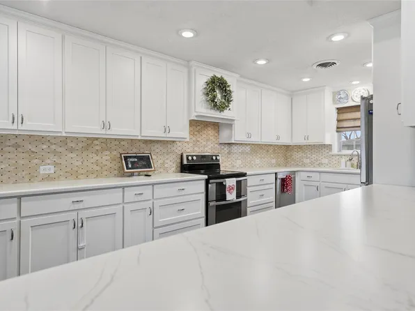 2007 Geney St, Brenham, TX 77833